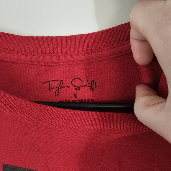 Taylor Swift Red Graphic T-Shirt - Picture 3 of 4